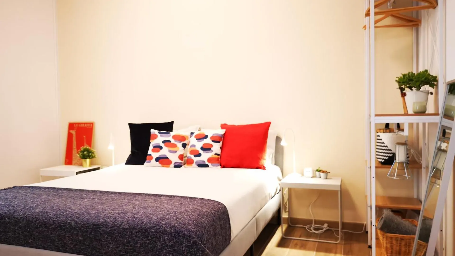 Spacious Apartment 50 Meters From The Metro Μιλάνο